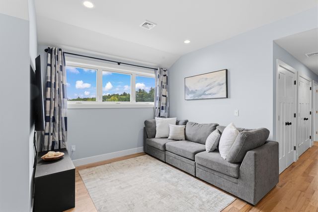 13 Stone Creek Drive, Brentwood, NH 03833