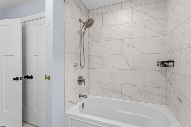 13 Stone Creek Drive, Brentwood, NH 03833