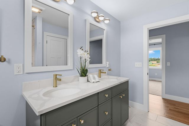 13 Stone Creek Drive, Brentwood, NH 03833