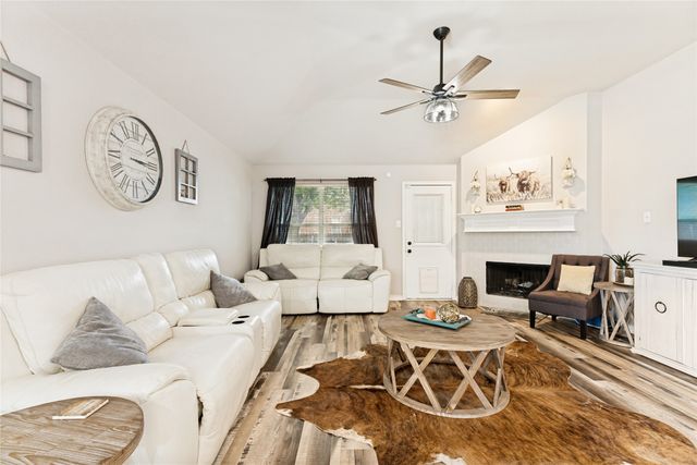 11528 Cactus Springs Drive, Fort Worth, TX 76244