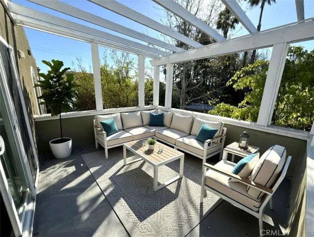 1901 N Catalina, Los Angeles, CA 90027