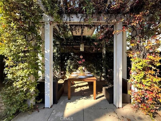 1901 N Catalina, Los Angeles, CA 90027