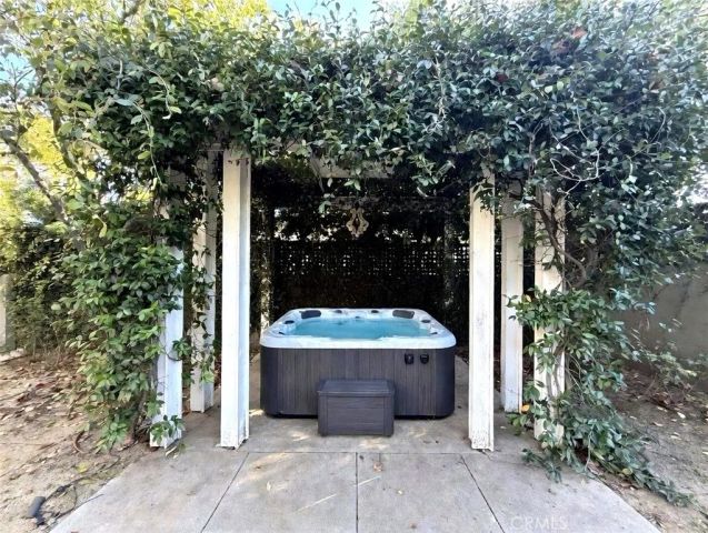 1901 N Catalina, Los Angeles, CA 90027