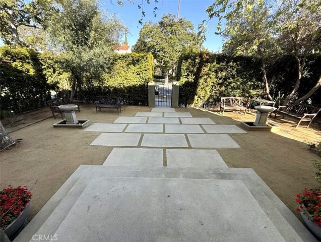 1901 N Catalina, Los Angeles, CA 90027