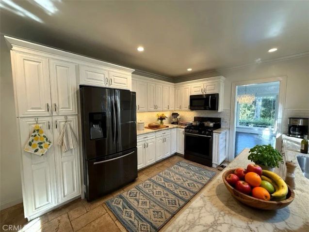 1901 N Catalina, Los Angeles, CA 90027