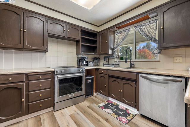 2155 Portola Ave, Stockton, CA 95209