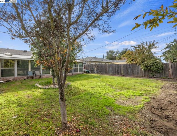 2155 Portola Ave, Stockton, CA 95209