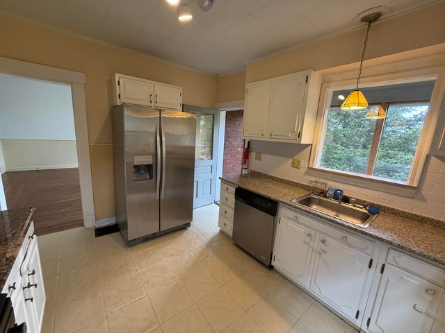 29 E Crescent Avenue, Woodlawn, KY 41071