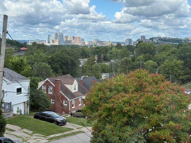 29 E Crescent Avenue, Woodlawn, KY 41071