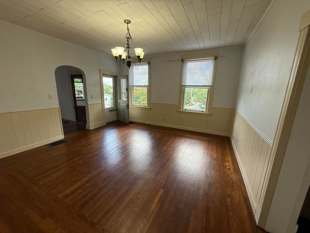 29 E Crescent Avenue, Woodlawn, KY 41071