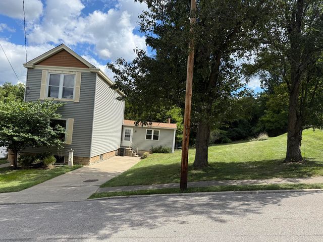 29 E Crescent Avenue, Woodlawn, KY 41071