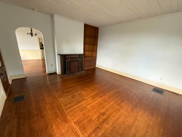 29 E Crescent Avenue, Woodlawn, KY 41071