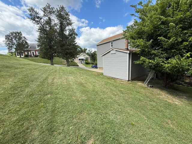 29 E Crescent Avenue, Woodlawn, KY 41071