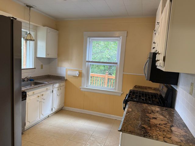 29 E Crescent Avenue, Woodlawn, KY 41071