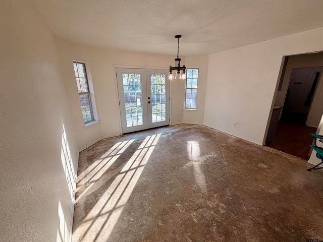 115 Austin Ave, Mount Pleasant, TX 75455