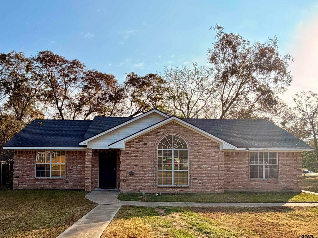 115 Austin Ave, Mount Pleasant, TX 75455