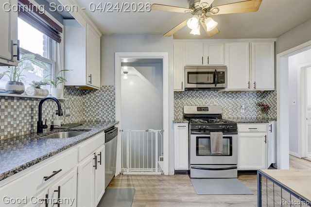 20420 Roscommon Street, Harper Woods, MI 48225