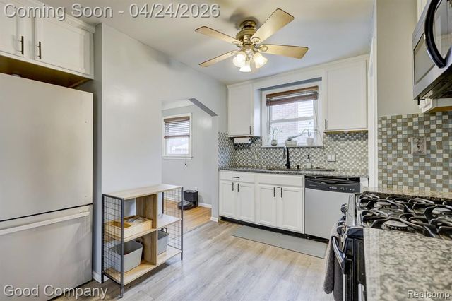 20420 Roscommon Street, Harper Woods, MI 48225