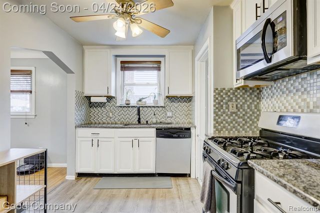 20420 Roscommon Street, Harper Woods, MI 48225