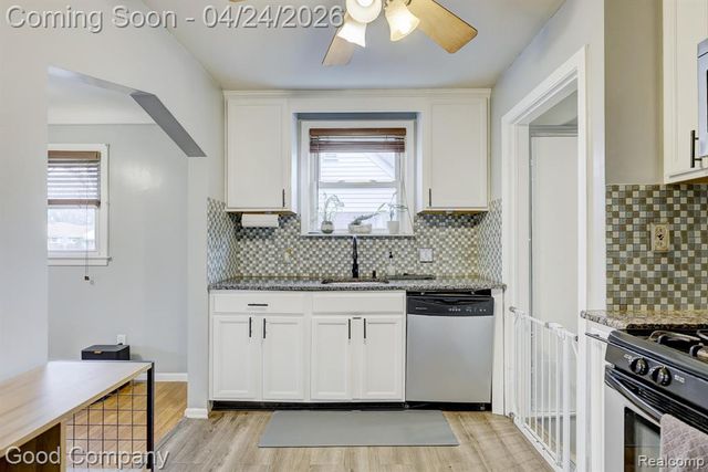20420 Roscommon Street, Harper Woods, MI 48225