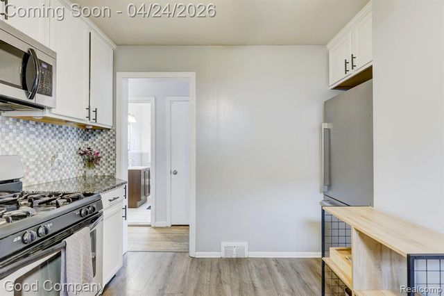 20420 Roscommon Street, Harper Woods, MI 48225