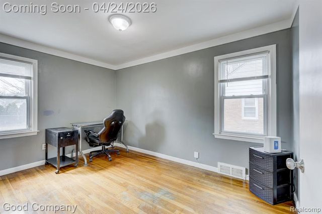 20420 Roscommon Street, Harper Woods, MI 48225
