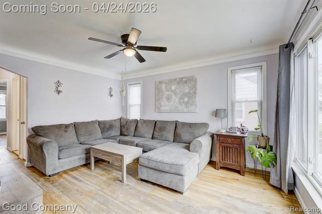 20420 Roscommon Street, Harper Woods, MI 48225
