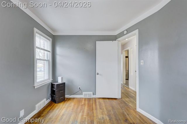 20420 Roscommon Street, Harper Woods, MI 48225