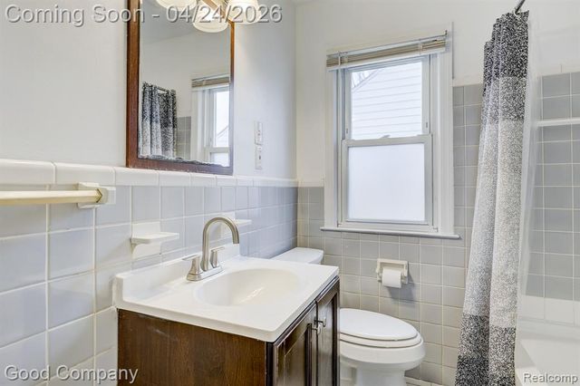 20420 Roscommon Street, Harper Woods, MI 48225