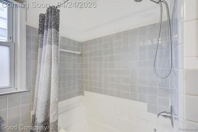 20420 Roscommon Street, Harper Woods, MI 48225