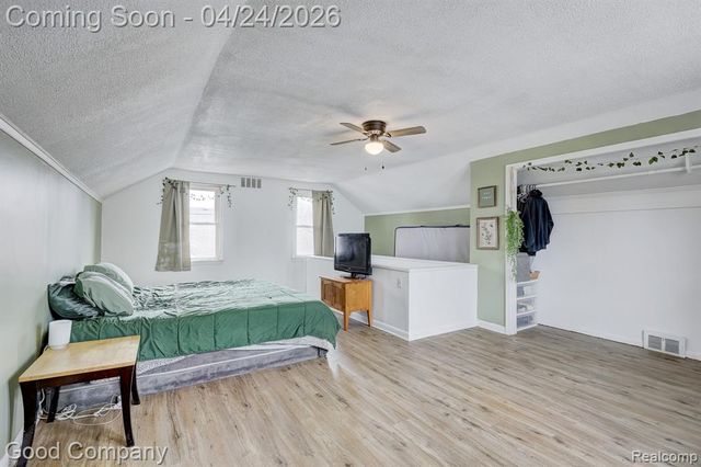 20420 Roscommon Street, Harper Woods, MI 48225