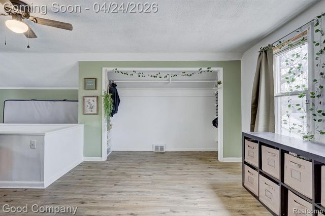 20420 Roscommon Street, Harper Woods, MI 48225