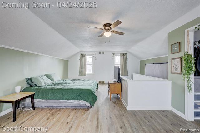 20420 Roscommon Street, Harper Woods, MI 48225