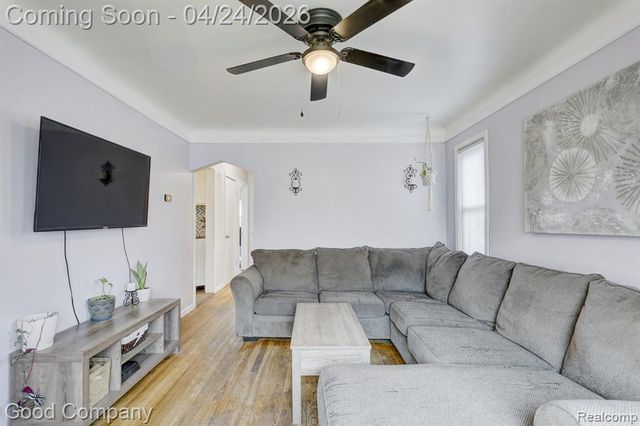 20420 Roscommon Street, Harper Woods, MI 48225