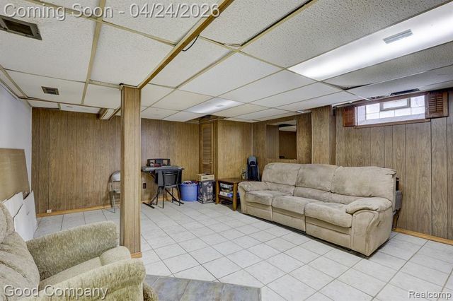 20420 Roscommon Street, Harper Woods, MI 48225