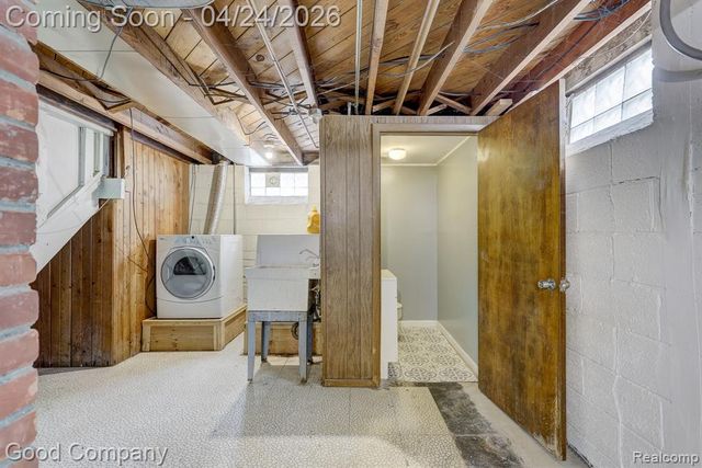 20420 Roscommon Street, Harper Woods, MI 48225