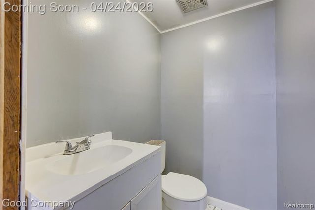 20420 Roscommon Street, Harper Woods, MI 48225