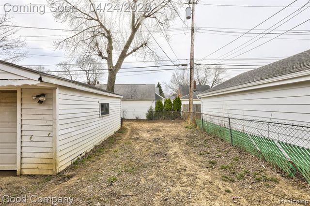 20420 Roscommon Street, Harper Woods, MI 48225