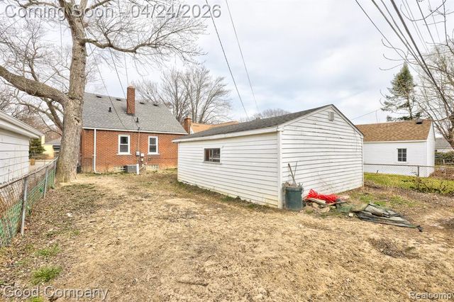 20420 Roscommon Street, Harper Woods, MI 48225