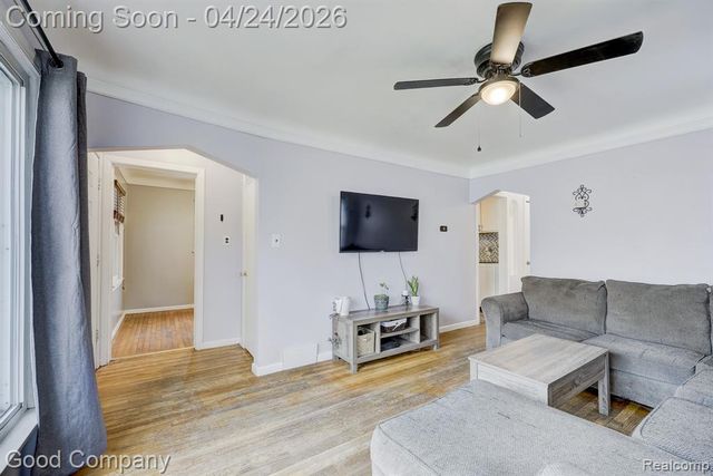20420 Roscommon Street, Harper Woods, MI 48225