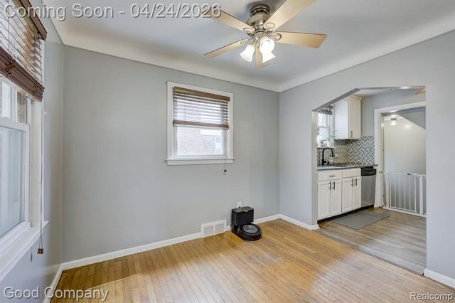 20420 Roscommon Street, Harper Woods, MI 48225