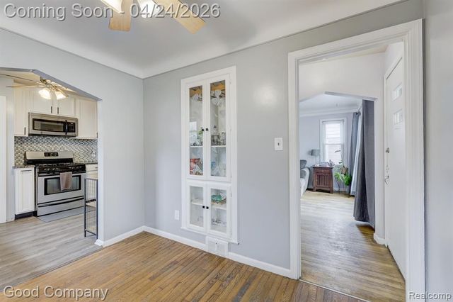 20420 Roscommon Street, Harper Woods, MI 48225