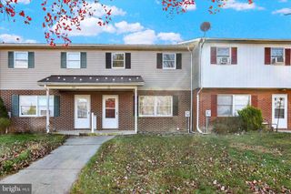 34 SURREY DR, Chambersburg, PA 17202