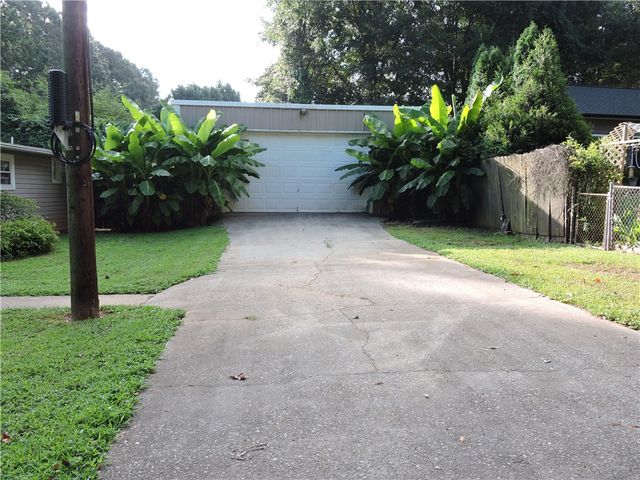 1901 Hattons Ford Road, Townville, SC 29689