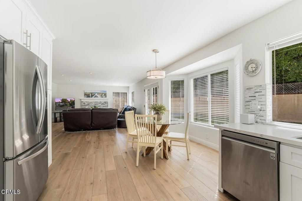 Image 10 of property listing at 263 Fox Hills Drive, Thousand Oaks, CA 91361
