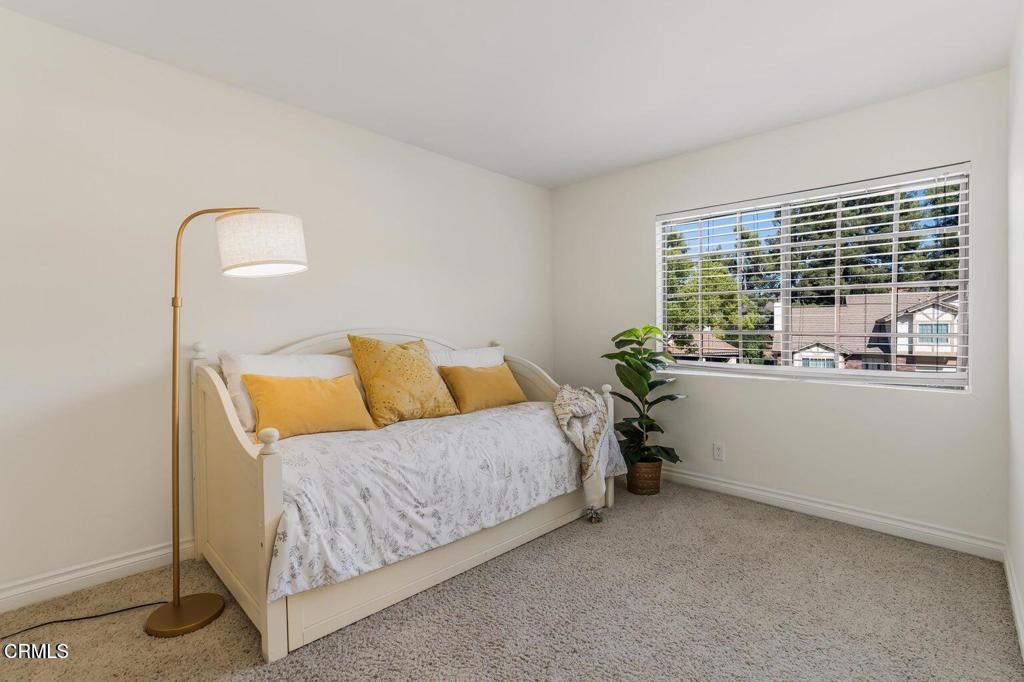 Image 16 of property listing at 263 Fox Hills Drive, Thousand Oaks, CA 91361