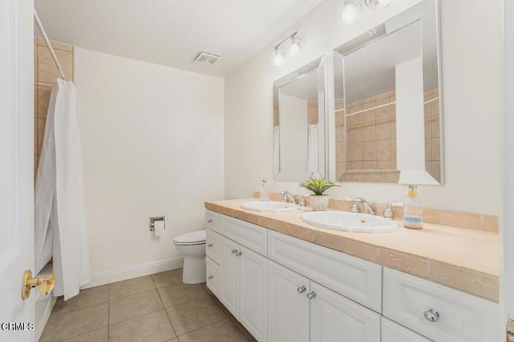 Image 18 of property listing at 263 Fox Hills Drive, Thousand Oaks, CA 91361
