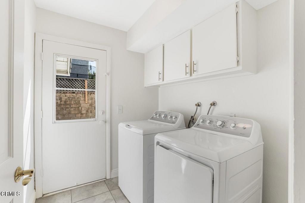 Image 22 of property listing at 263 Fox Hills Drive, Thousand Oaks, CA 91361