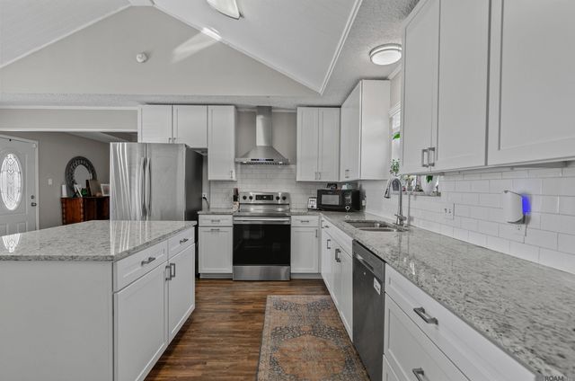 18254 Autumn Run Dr, Prairieville, LA 70769