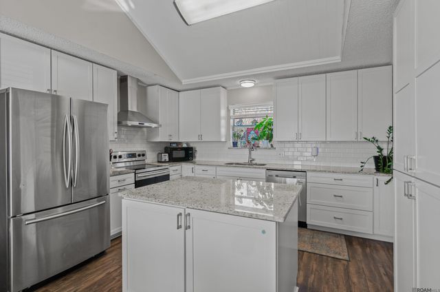 18254 Autumn Run Dr, Prairieville, LA 70769